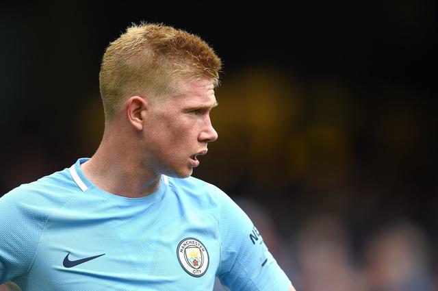 太开心了，马斯切拉诺赛后发布会上遭球员们啤酒浴“突袭”