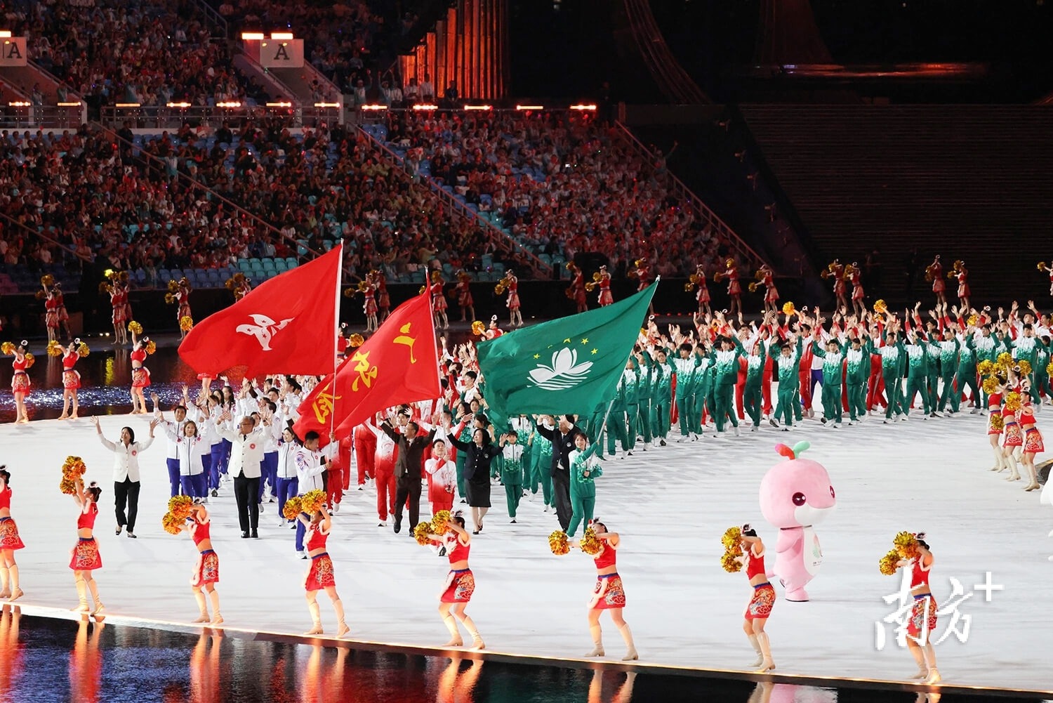 [F1]沙桐：汉密尔顿身披法拉利战袍 冲击个人第八冠